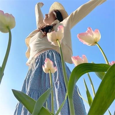 驼背人与舞女